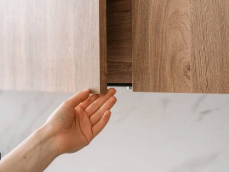 کابینت با دستگیره: طراحی کلاسیک و راحتی استفاده
